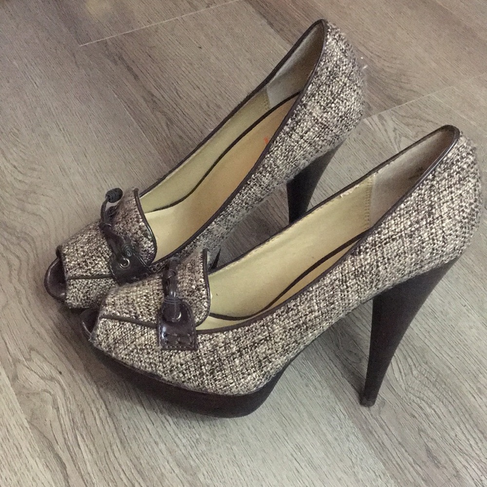 Levity Women's Elegant Tweed Pumps 
Size: 9M